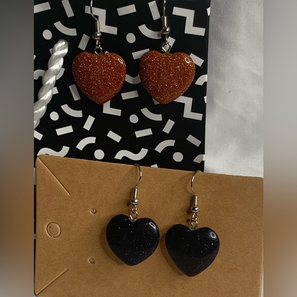Set of 2 Heart Shaped  Dangle Sandstone Pierced Earrings - Picture 3 of 8